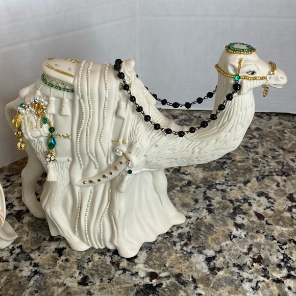 First Blessing Standing Camel Porcelain Nativity Christmas Figurines - Picture 8 of 16